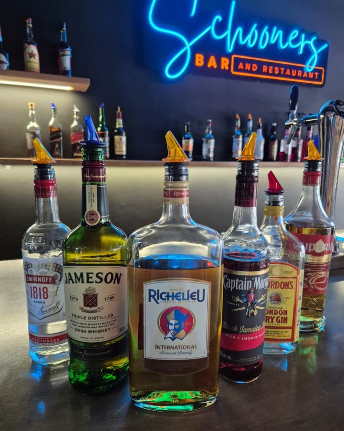 Schooner's Restaurant and Bar