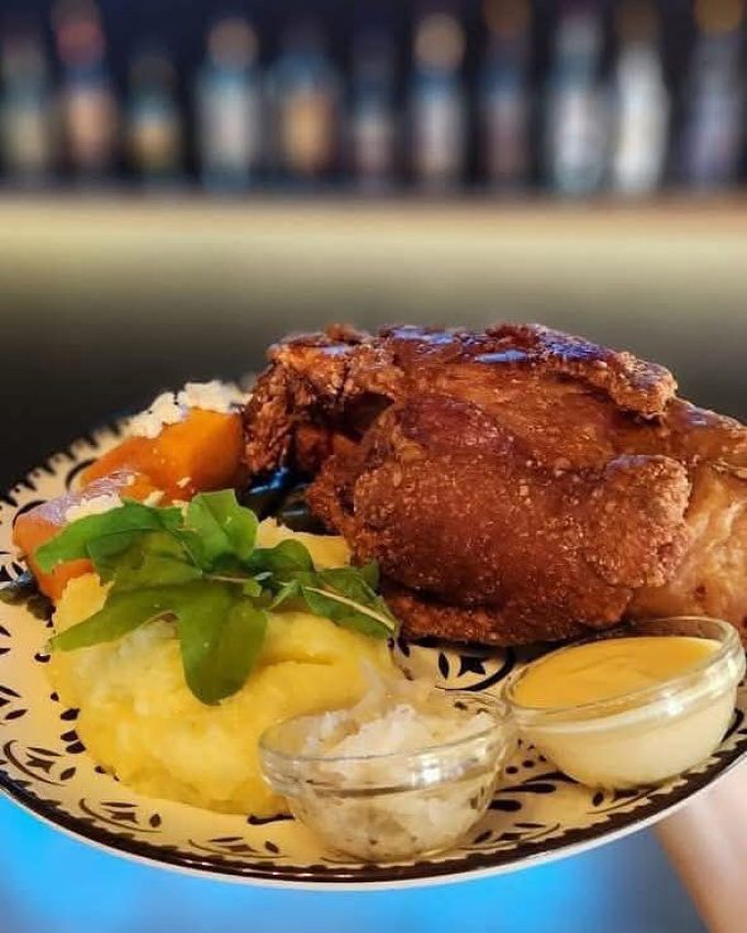 Schooner's Restaurant and Bar